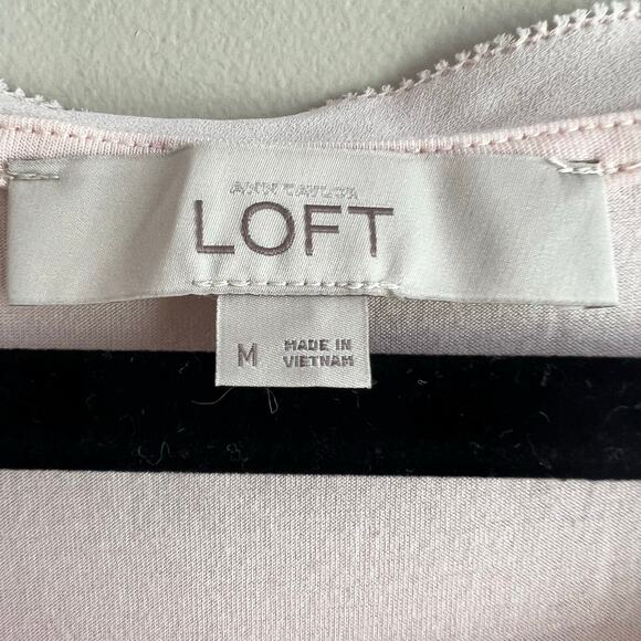 Loft lightweight pale pink sleeveless round neck women's blouse Size Medium - Picture 3 of 6